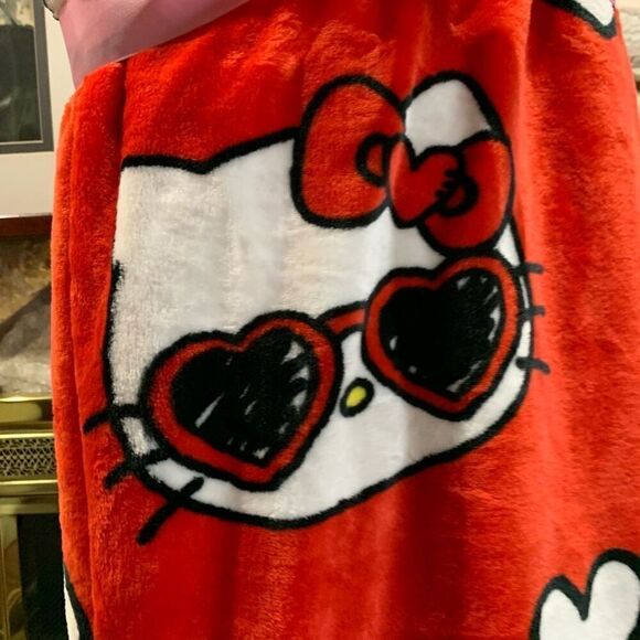 Hello kitty Valentine’s heart sunnglasses blanket - Picture 2 of 8